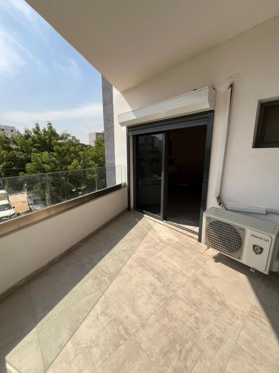 Ideal F4 * Dakar